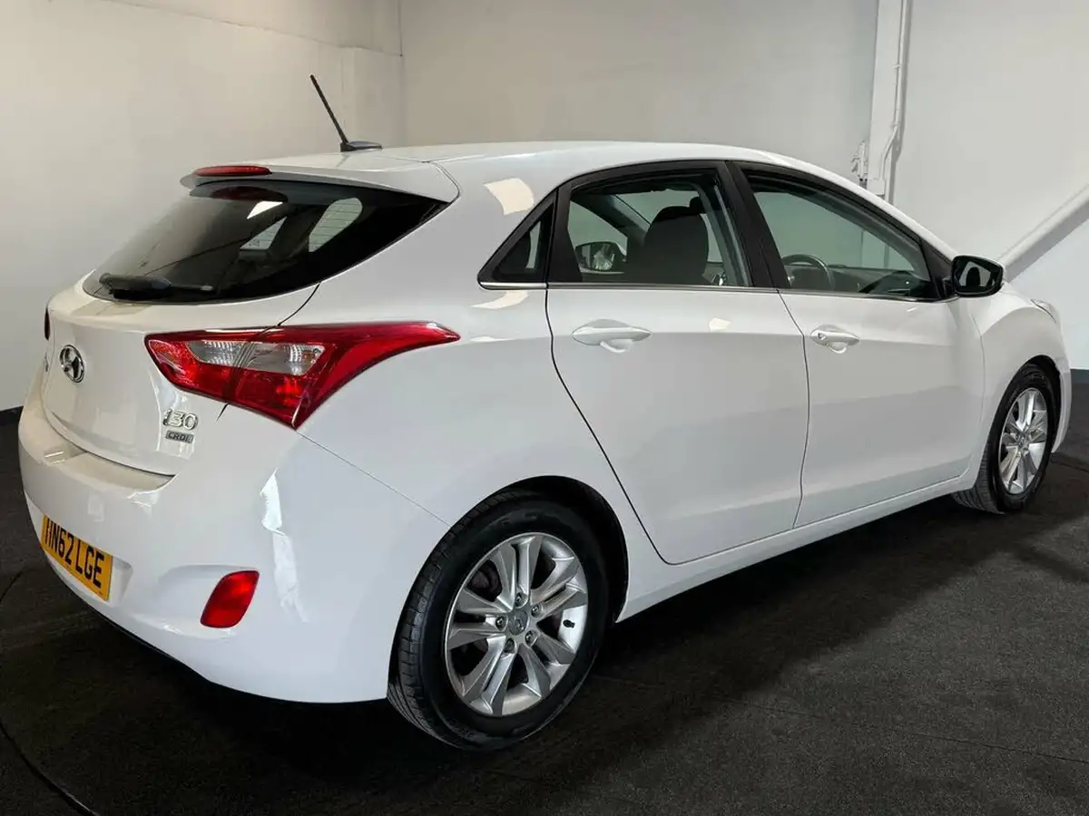 2012-hyundai-i30-16td-style-110ps-auto-big-5