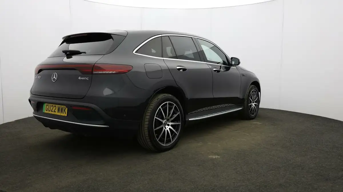 2022-mercedes-benz-eqc-e-eqc-400-amg-line-big-6