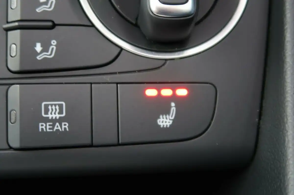 2015-audi-q3-20-quattro-s-line-plus-180ps-ss-tronic-big-31