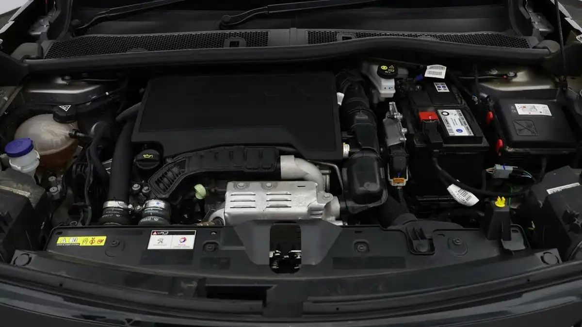 2022-peugeot-2008-suv-12-puretech-gt-big-18
