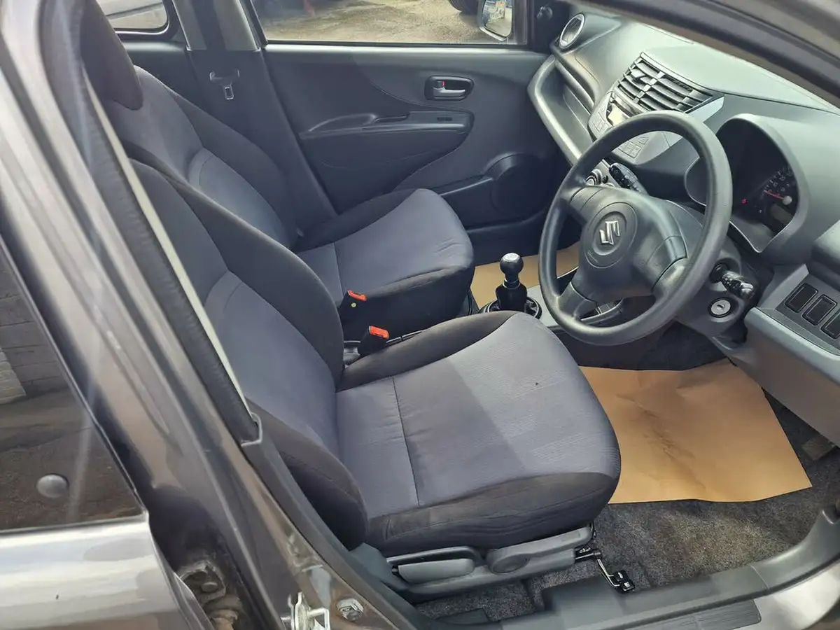 2013-suzuki-alto-10-sz3-big-10