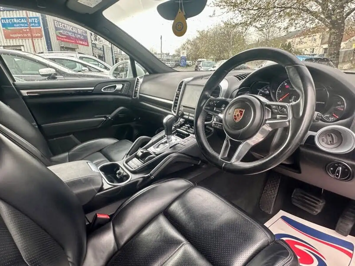 2016-porsche-cayenne-30td-big-10