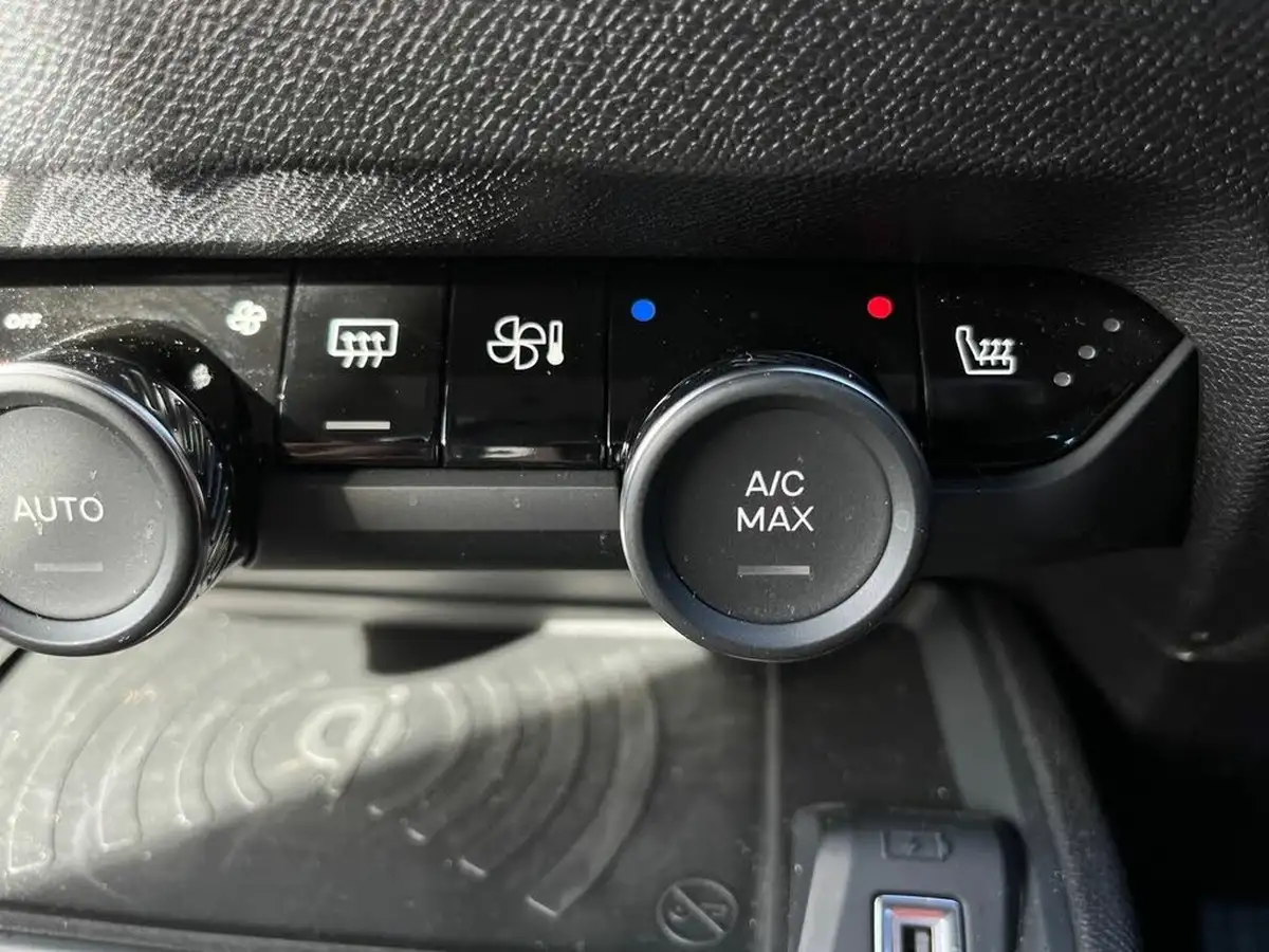 2024-citroen-c4-e-e-series-156ps-54kwh-big-35