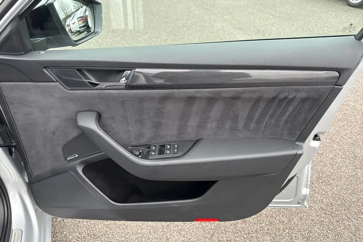 2019-skoda-superb-20tdi-sportline-plus-190ps-hatchback-dsg-big-20