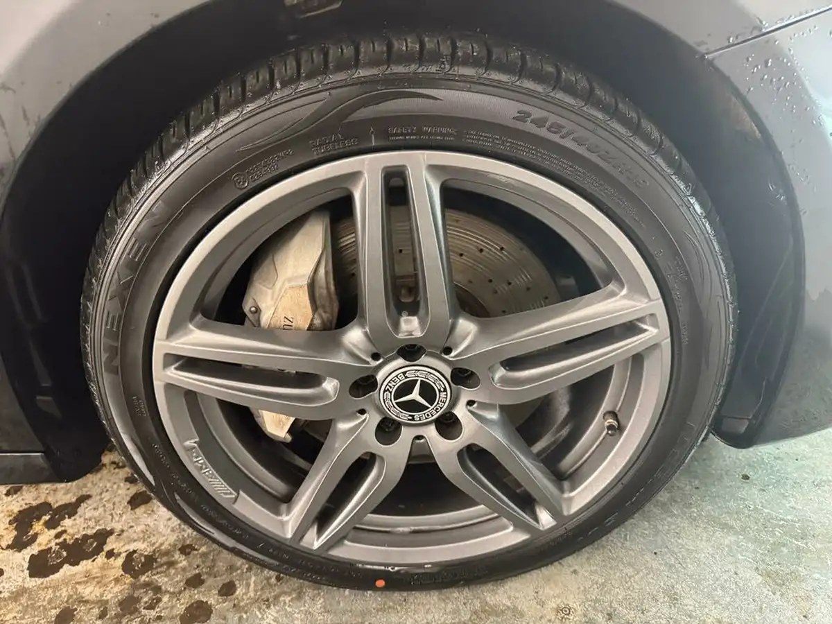 2019-mercedes-benz-e-class-30-d-e400d-amg-line-saloon-4d-plus-big-38