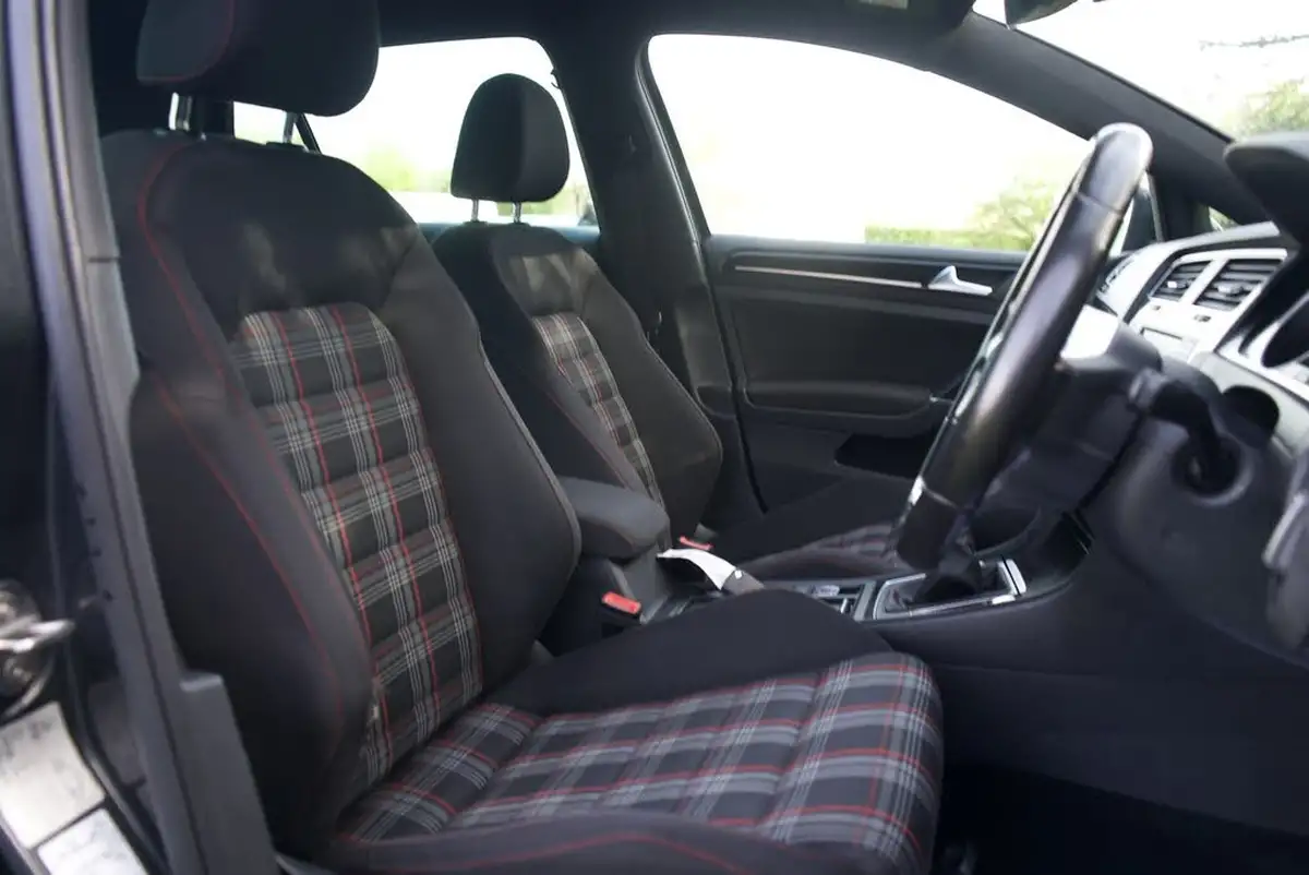 2016-volkswagen-golf-20-tsi-gti-220ps-hatchback-5d-big-37