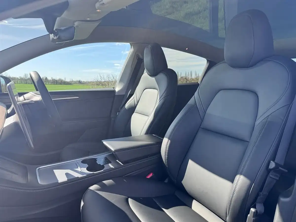 2022-tesla-model-y-e-long-range-big-9