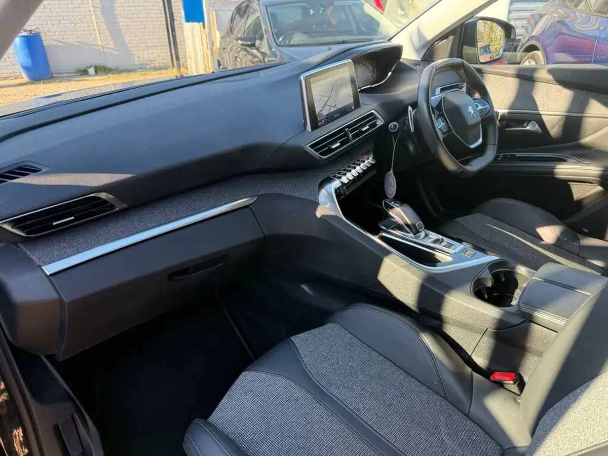 2020-peugeot-5008-suv-12-puretech-allure-eat8-big-28