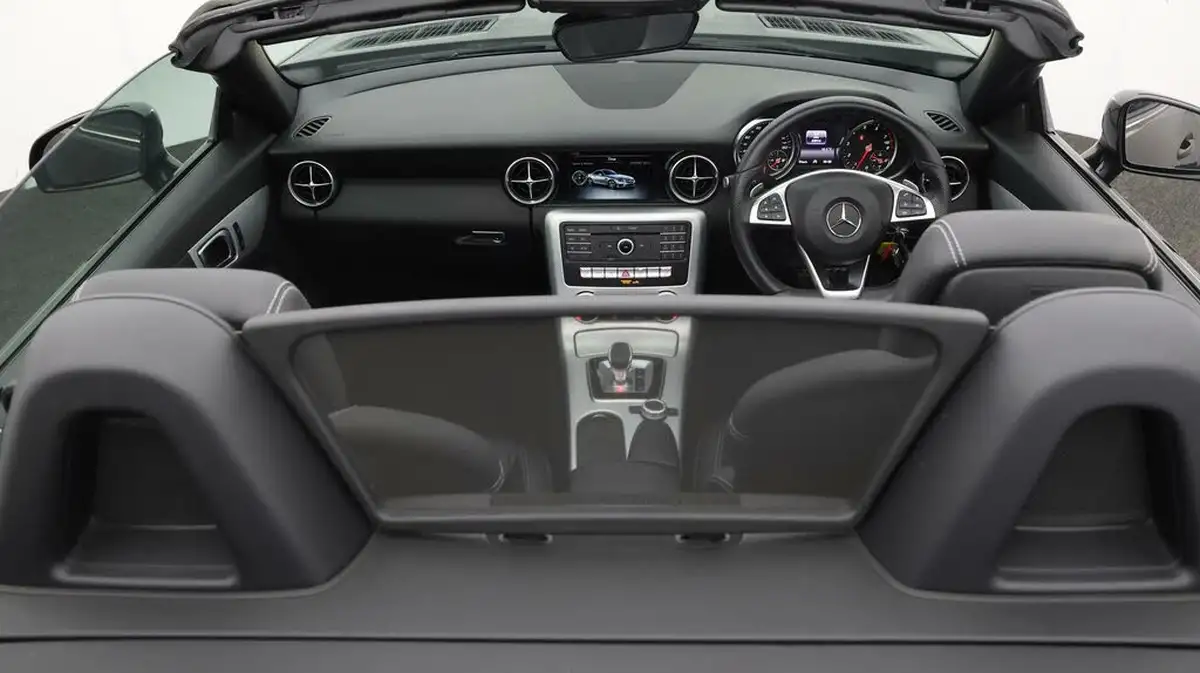 2017-mercedes-benz-slc-16-slc180-amg-line-9g-tronic-big-12