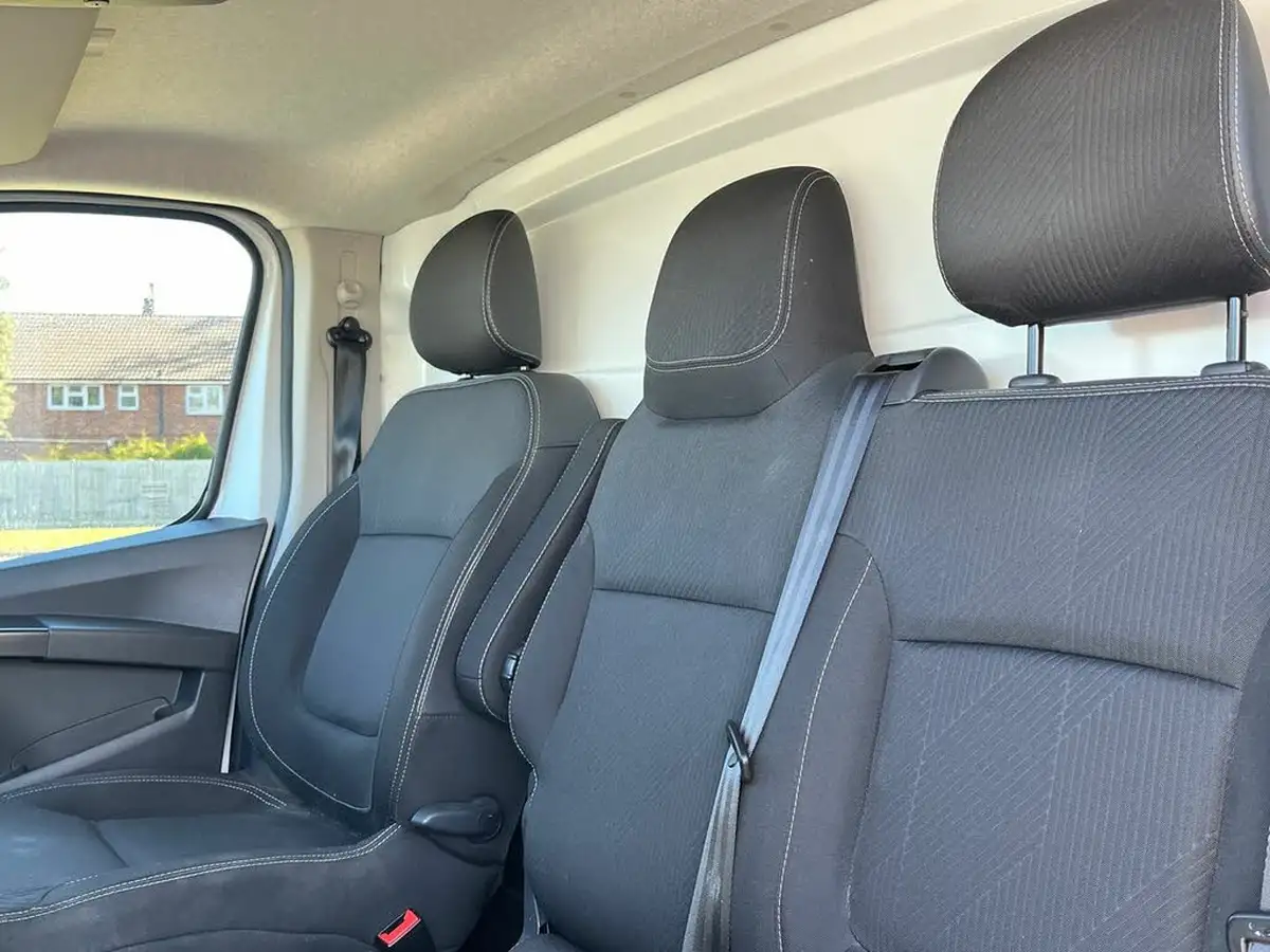 2022-renault-trafic-20dci-ll30-170-sport-panel-edc-auto-big-7