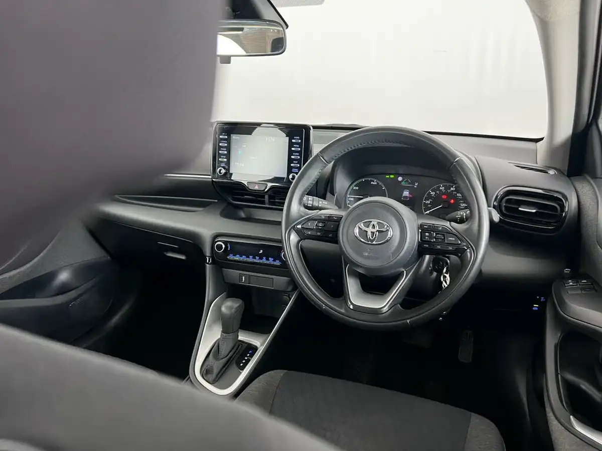 2021-toyota-yaris-15-vvt-i-icon-114bhp-hybrid-1490cc-e-cvt-big-13