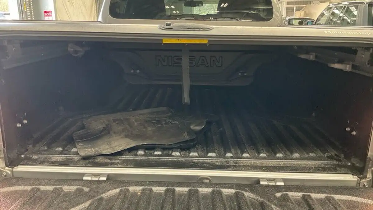 2021-nissan-navara-23dci-tt-tekna-8-navileather-auto-big-4