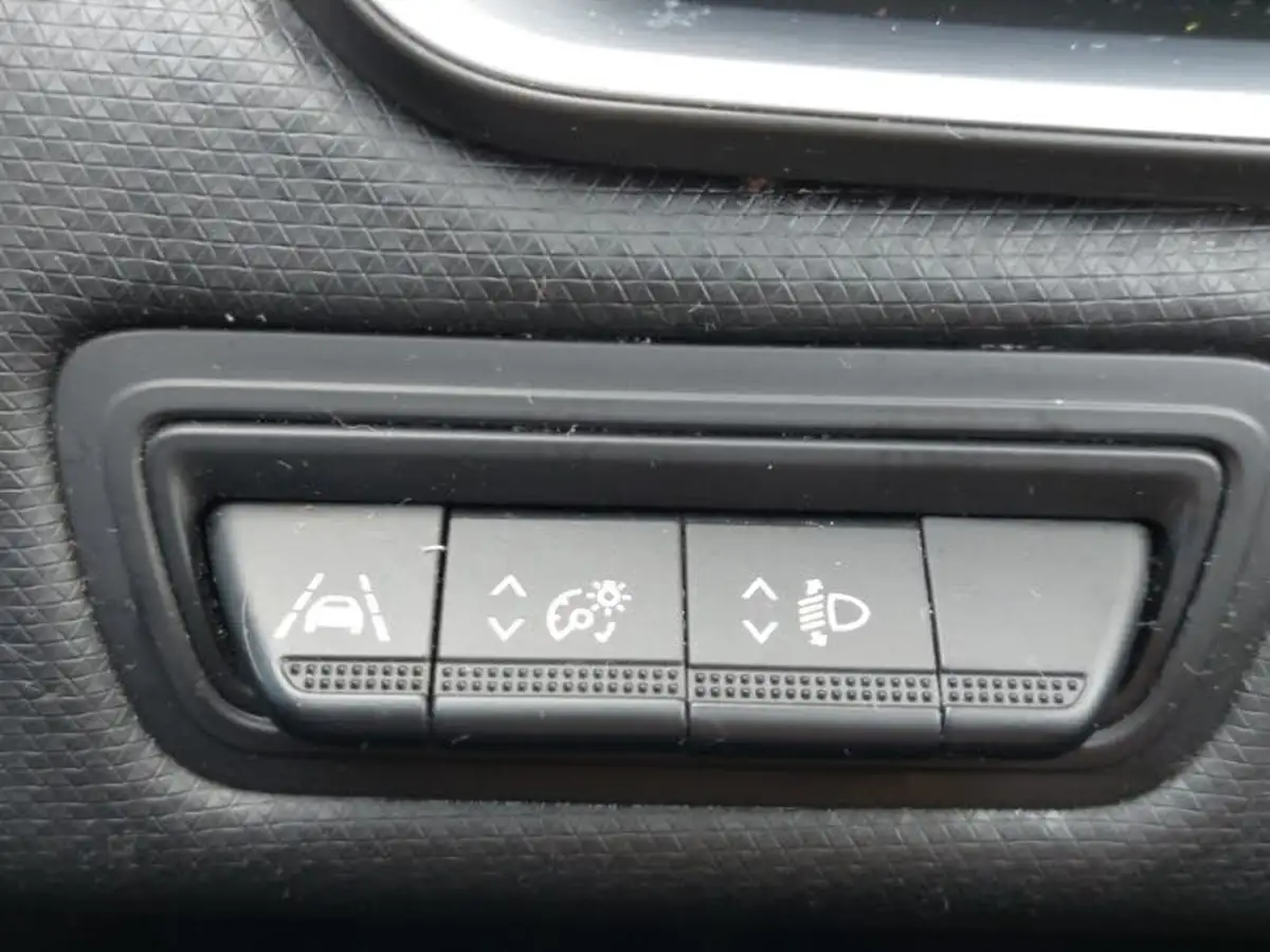 2021-renault-clio-10-tce-iconic-edition-big-16