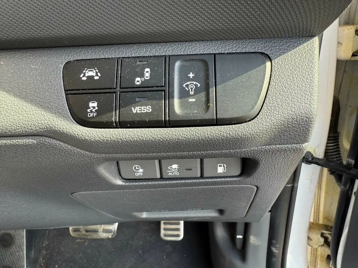 2018-hyundai-ioniq-16-gdi-premium-se-plug-in-hybrid-big-20