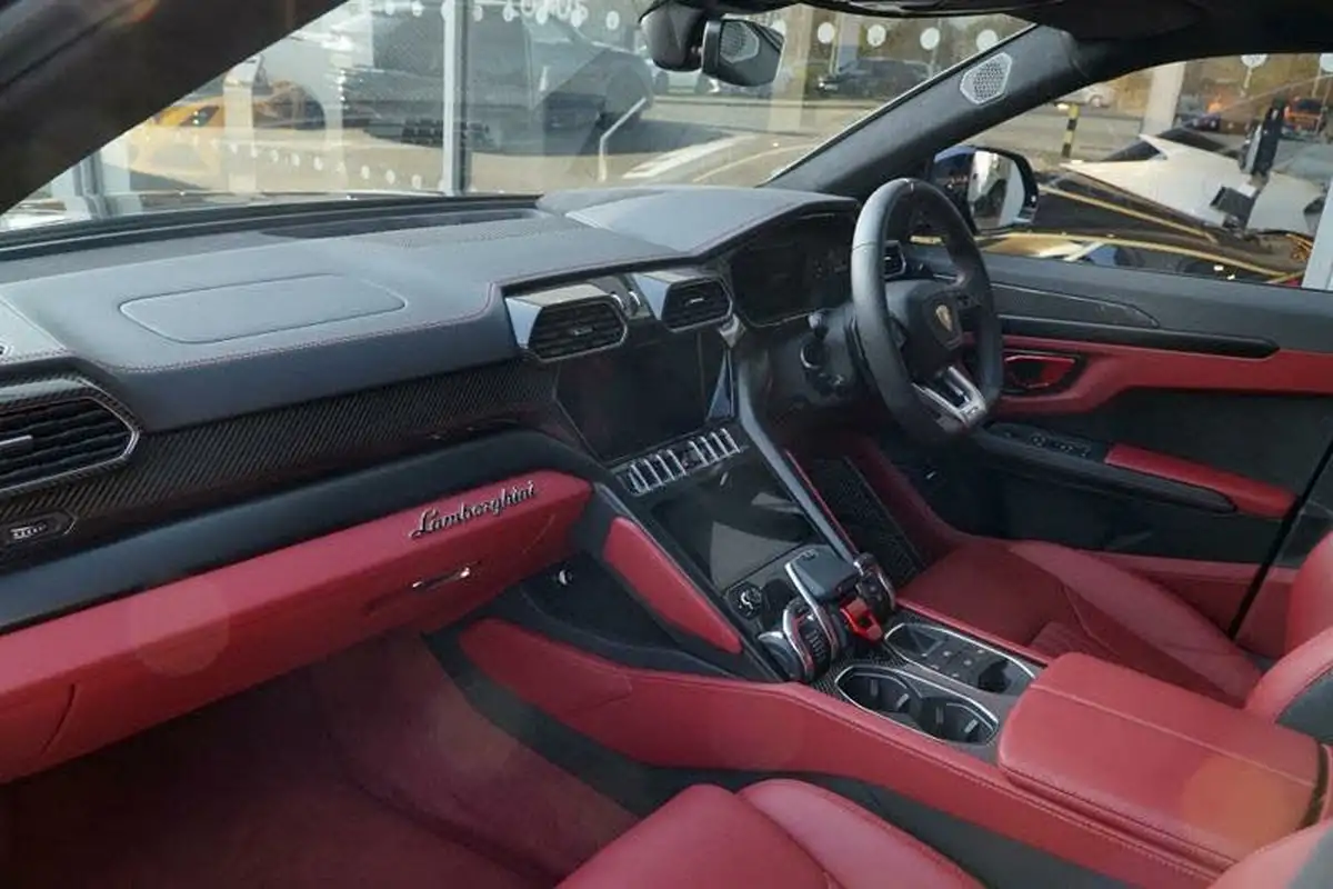2023-lamborghini-urus-40-no-trim-big-9