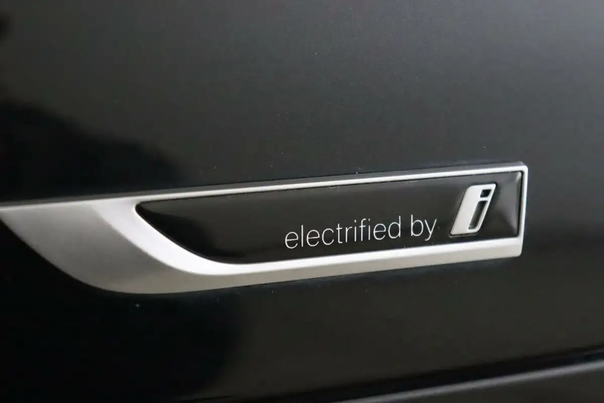2022-bmw-5-series-20-530e-se-saloon-4d-big-9