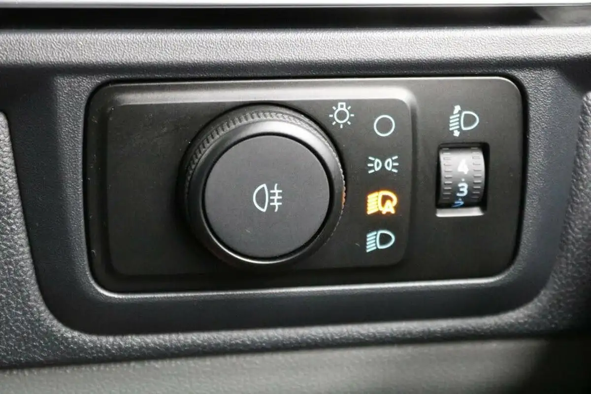 2023-ford-transit-custom-20tdci-320-l2h1-limited-136pseu6e-panel-van-1996cc-auto-big-77
