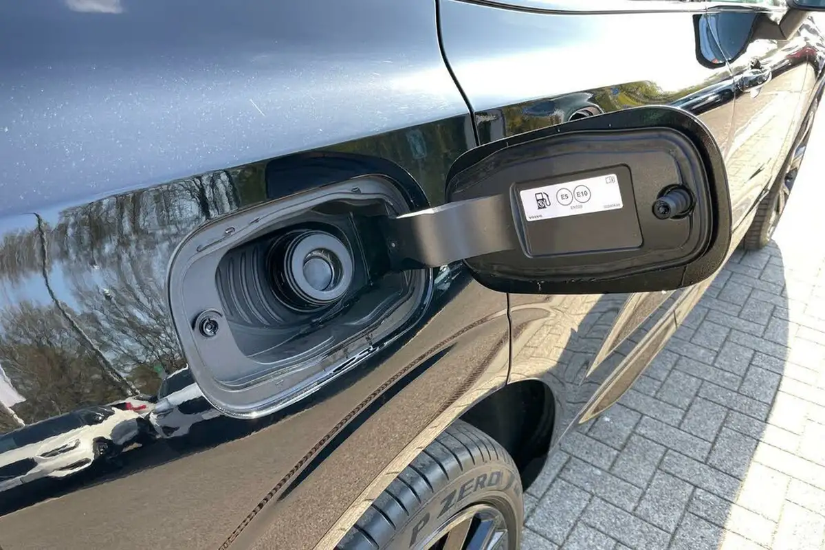 2024-volvo-xc60-20-b5-plus-black-edition-big-17