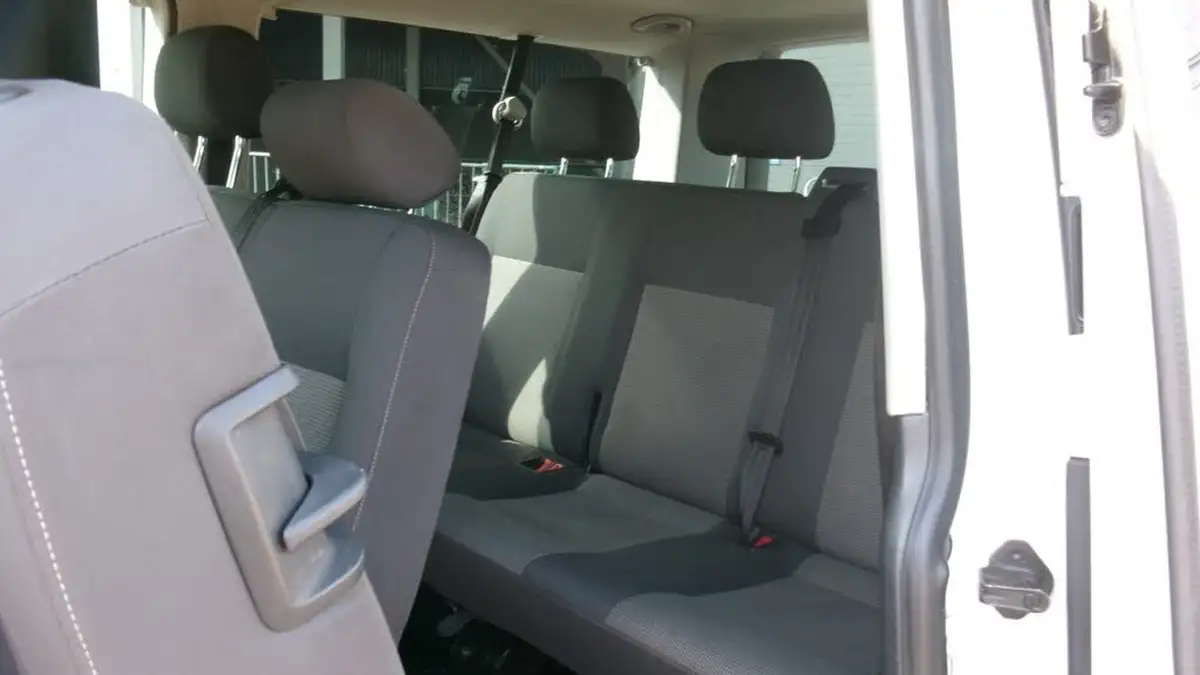 2015-volkswagen-transporter-shuttle-20td-t30-se-102ps-lwb-9seats-big-14