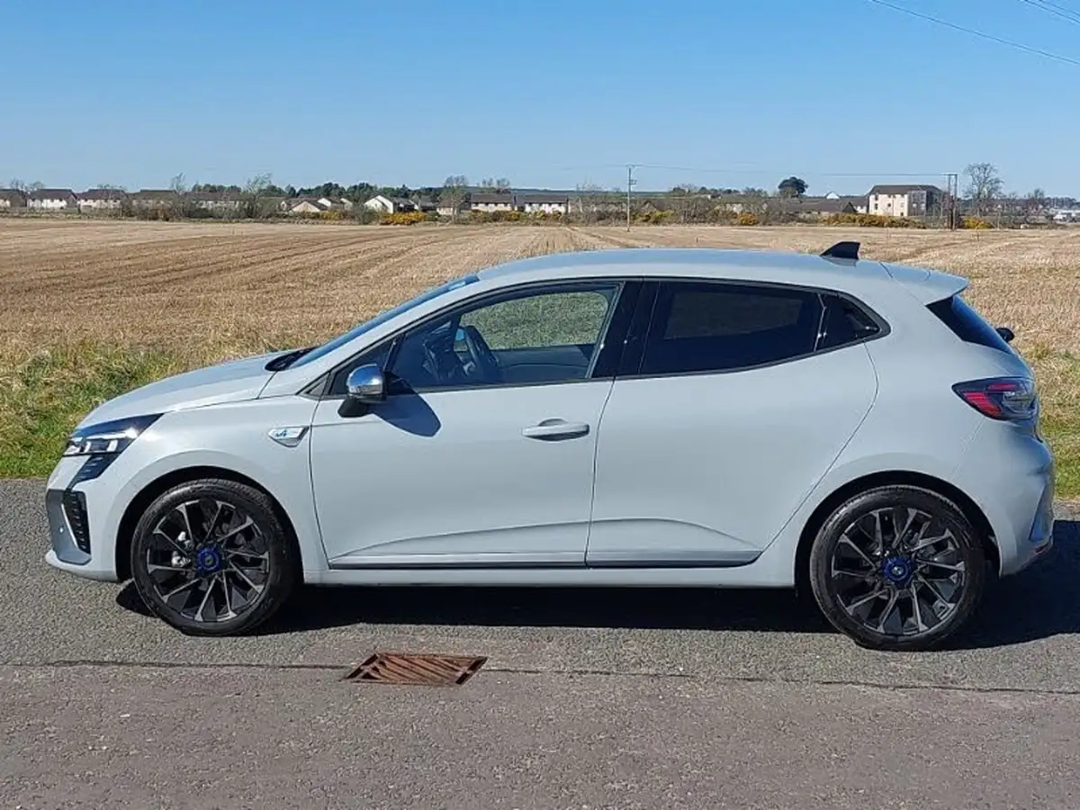2024-renault-clio-16-esprit-alpine-big-3