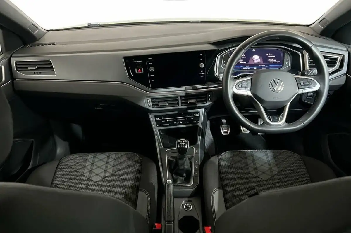 2023-volkswagen-taigo-10-tsi-r-line-big-9