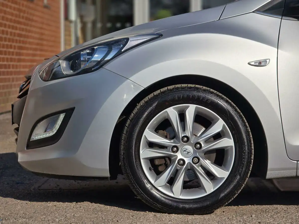 2014-hyundai-i30-14-edition-big-19