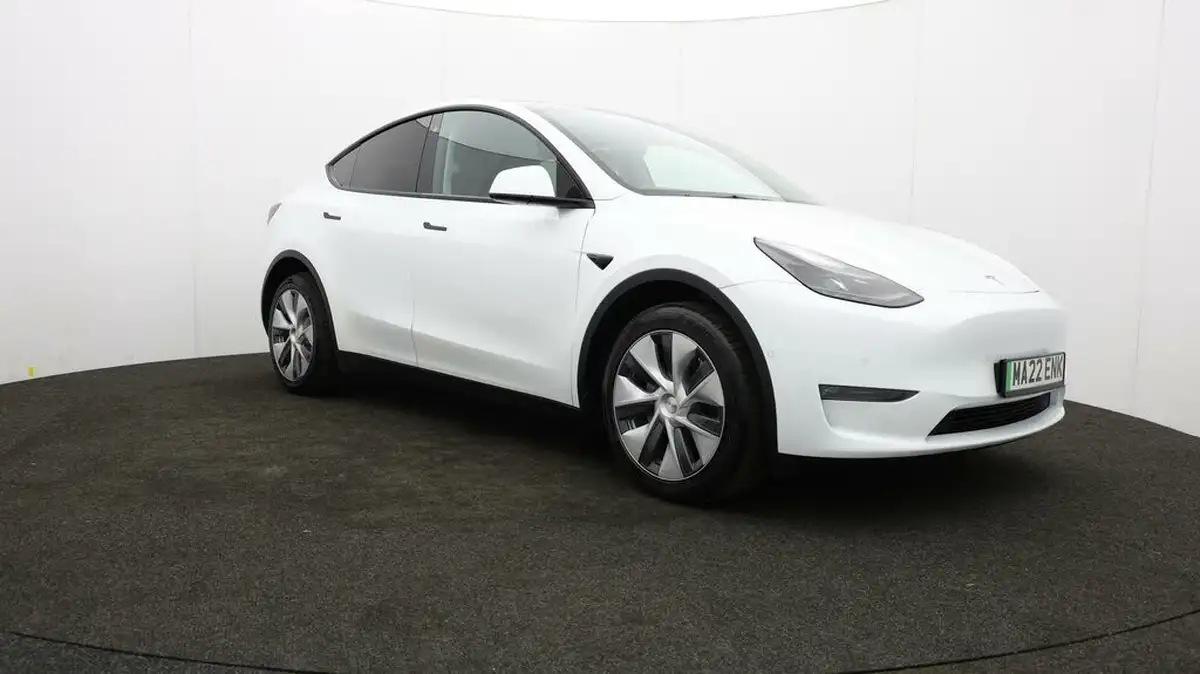 2022-tesla-model-y-e-long-range-big-0