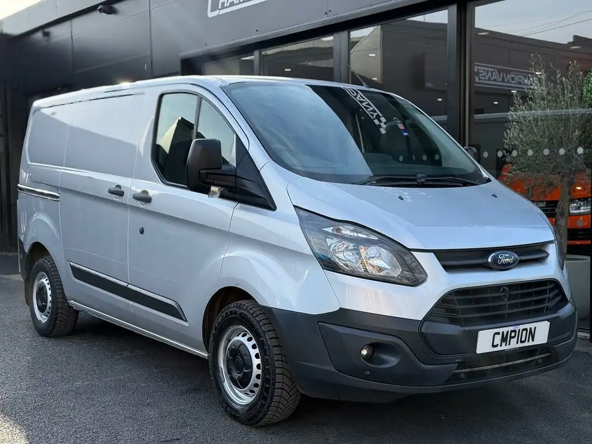 2017-ford-transit-custom-20tdci-310-l1h1-105pseu6-panel-van-big-2