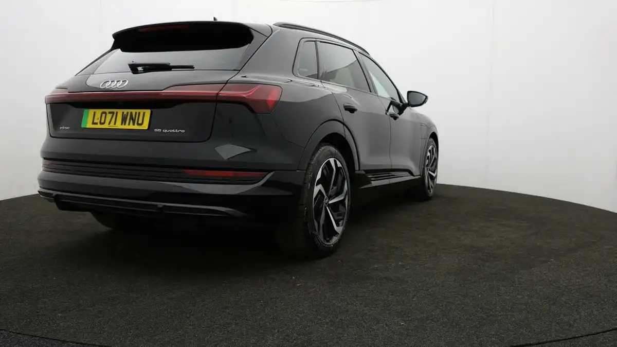 2022-audi-e-tron-55e-black-edition-station-wagon-big-75