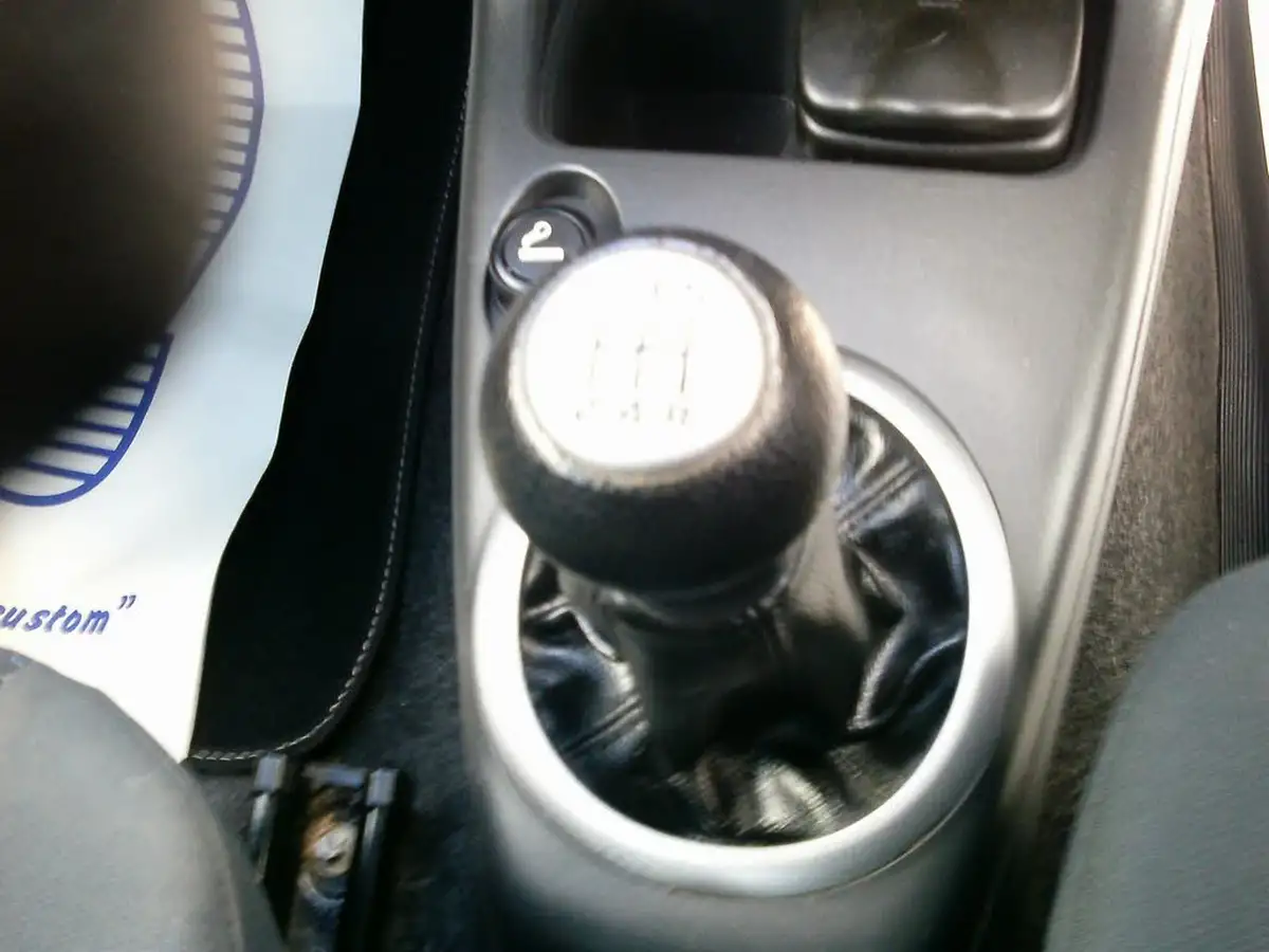 2008-suzuki-swift-15-glx-3d-big-5
