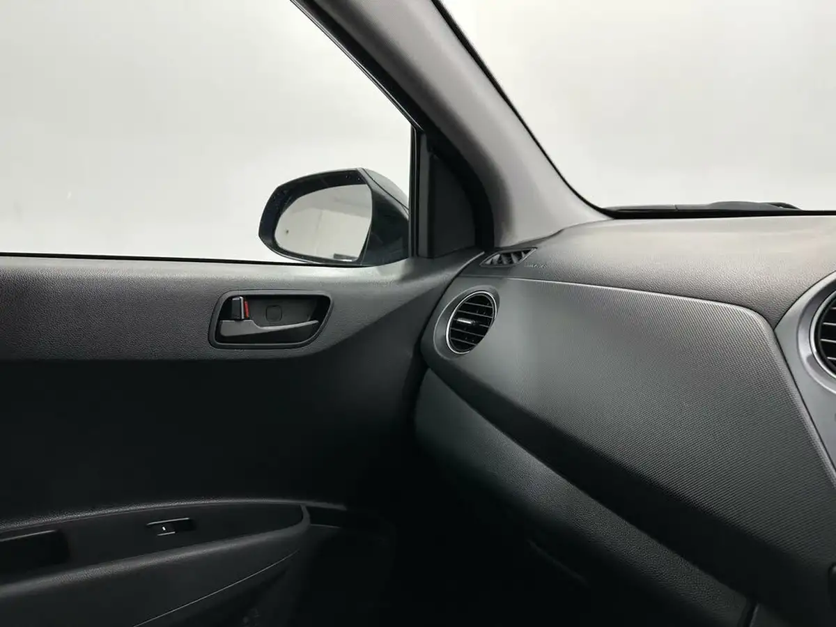 2019-hyundai-i10-10-play-big-21