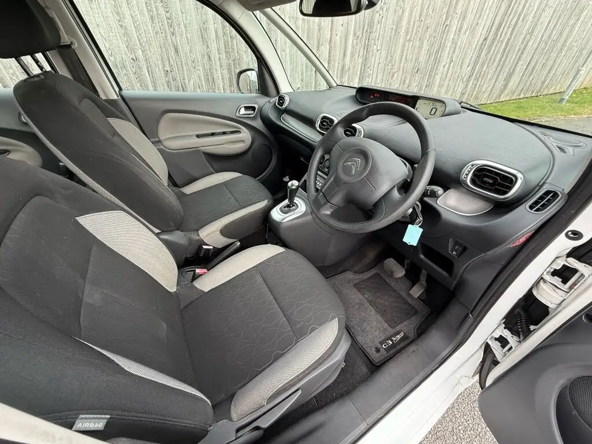 2013-citroen-c3-picasso-16-vtr-big-9