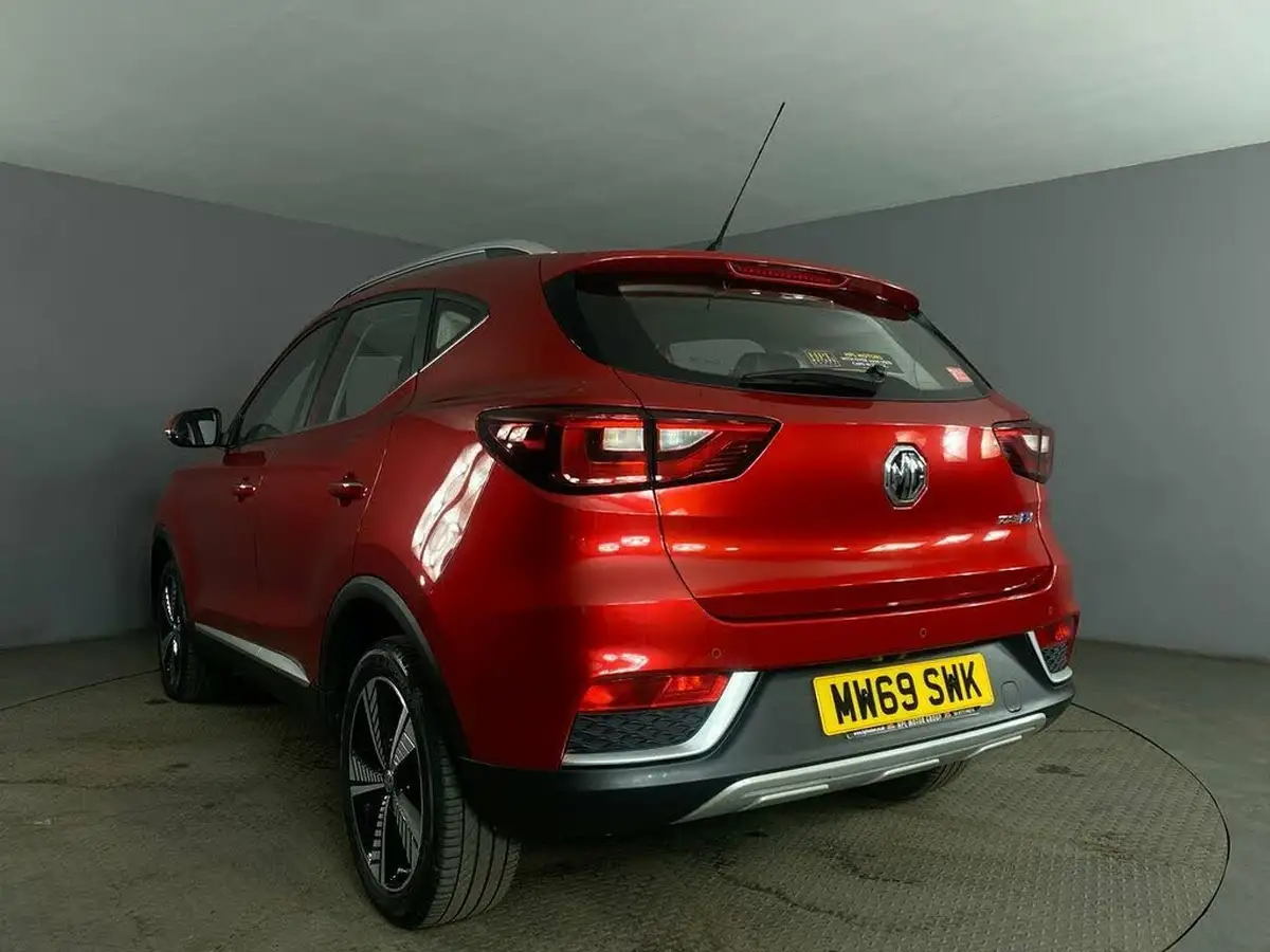 2020-mg-zs-suv-e-exclusive-ev-big-5