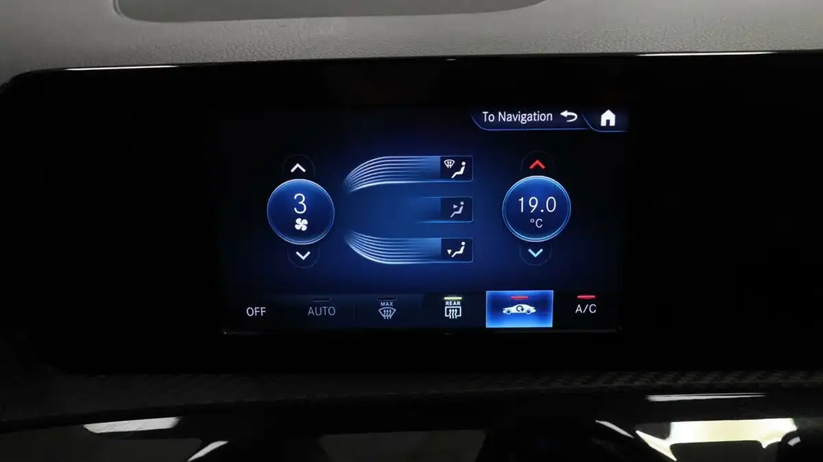 2018-mercedes-benz-a-class-15d-a180d-se-116ps-ss-7g-dct-big-11