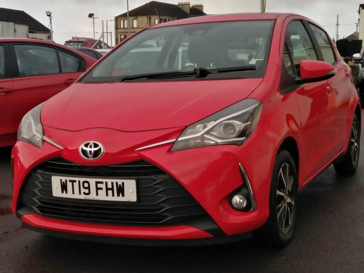2019-toyota-yaris-15-vvt-i-icon-tech-111bhp-1496cc-big-7