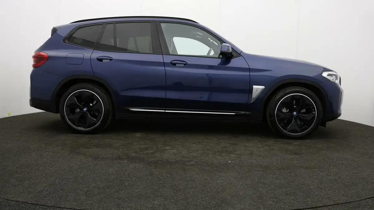 2021-bmw-ix3-e-premier-edition-big-7