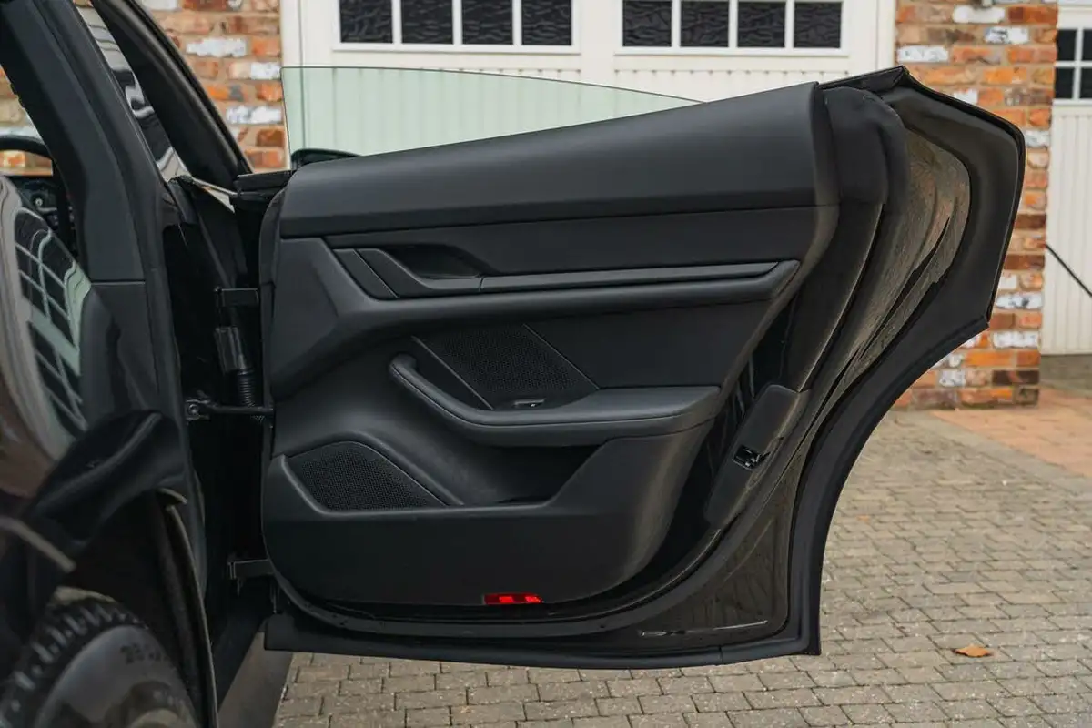 2022-porsche-taycan-e-base-408ps-big-38