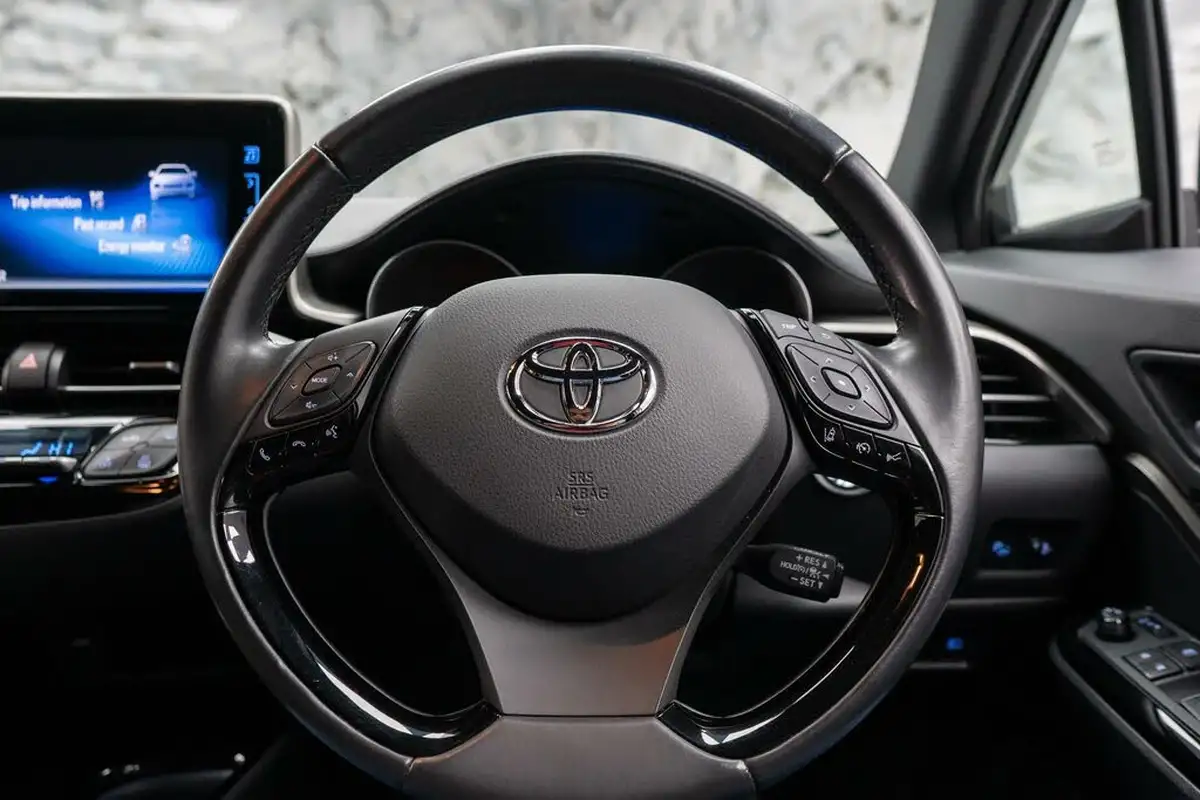 2018-toyota-c-hr-18-vvt-i-design-big-13