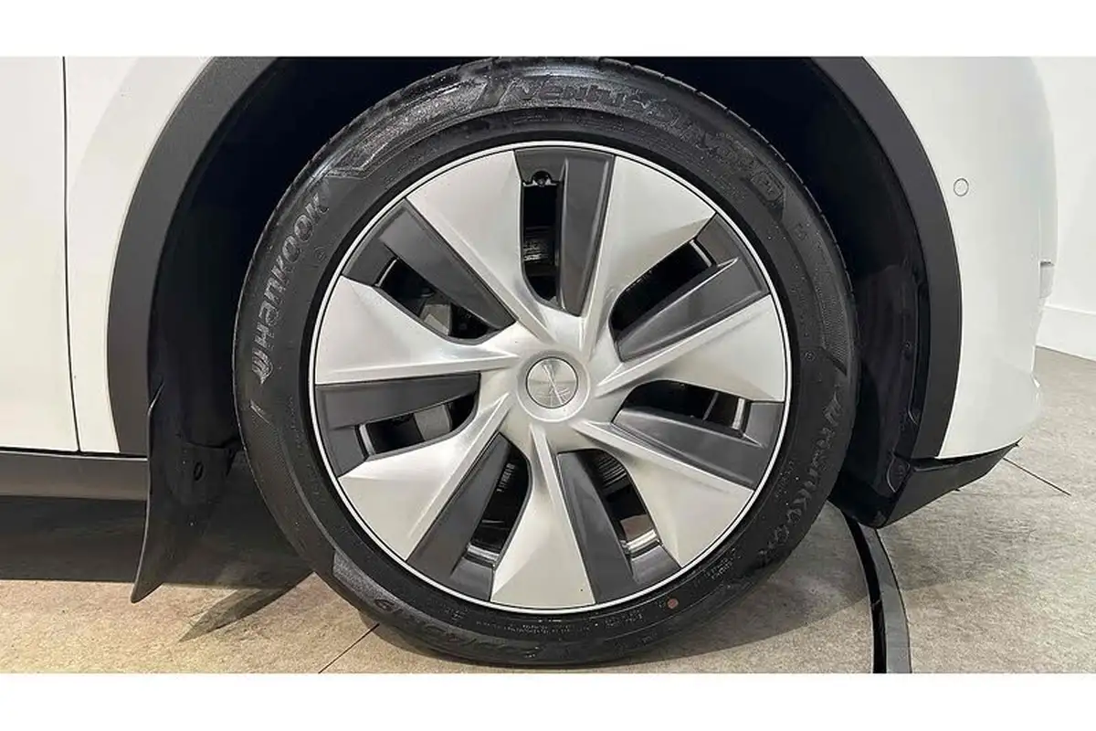 2022-tesla-model-y-e-long-range-big-14