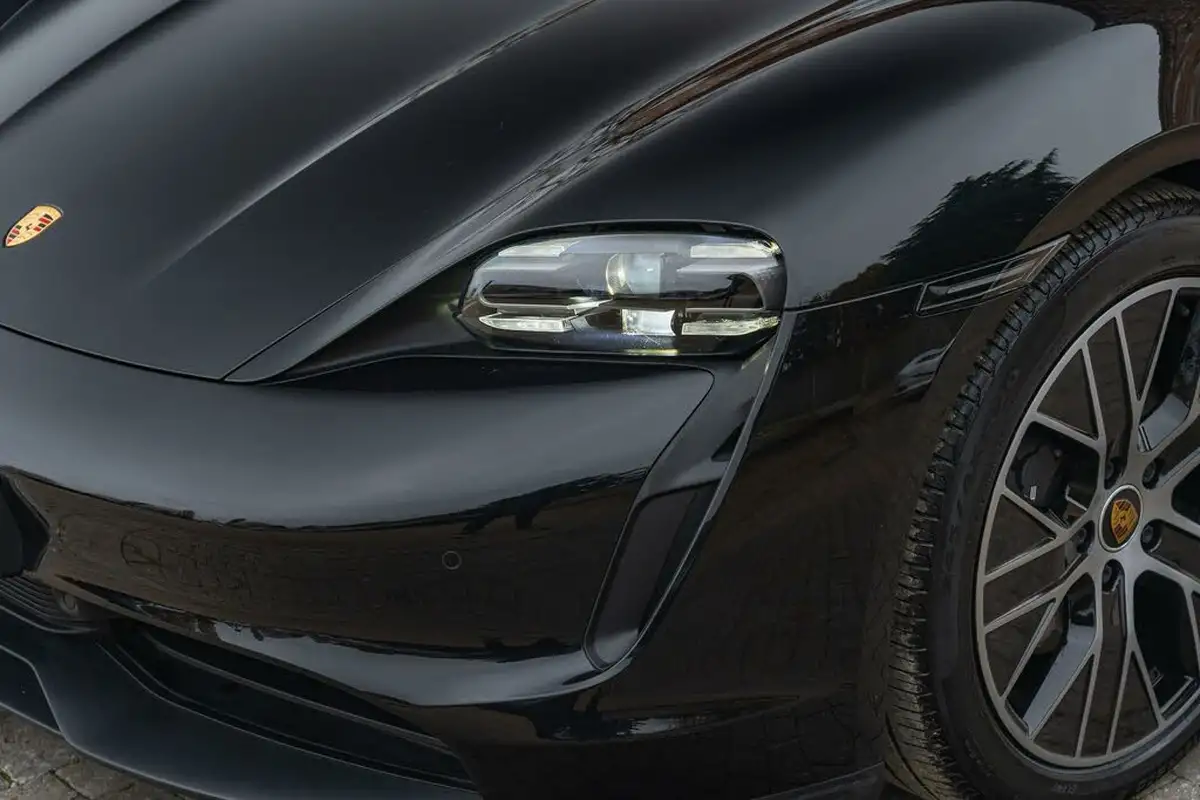 2022-porsche-taycan-e-base-408ps-big-10