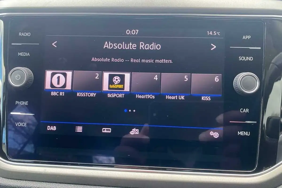 2020-volkswagen-t-roc-10-tsi-se-115ps-big-11