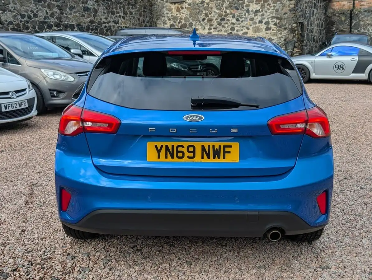 2019-ford-focus-10t-titanium-hatchback-big-16