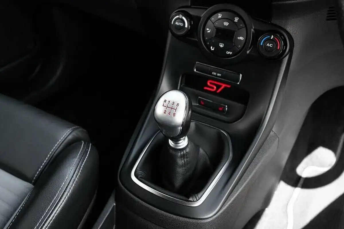 2016-ford-fiesta-16-st-3-3d-big-13