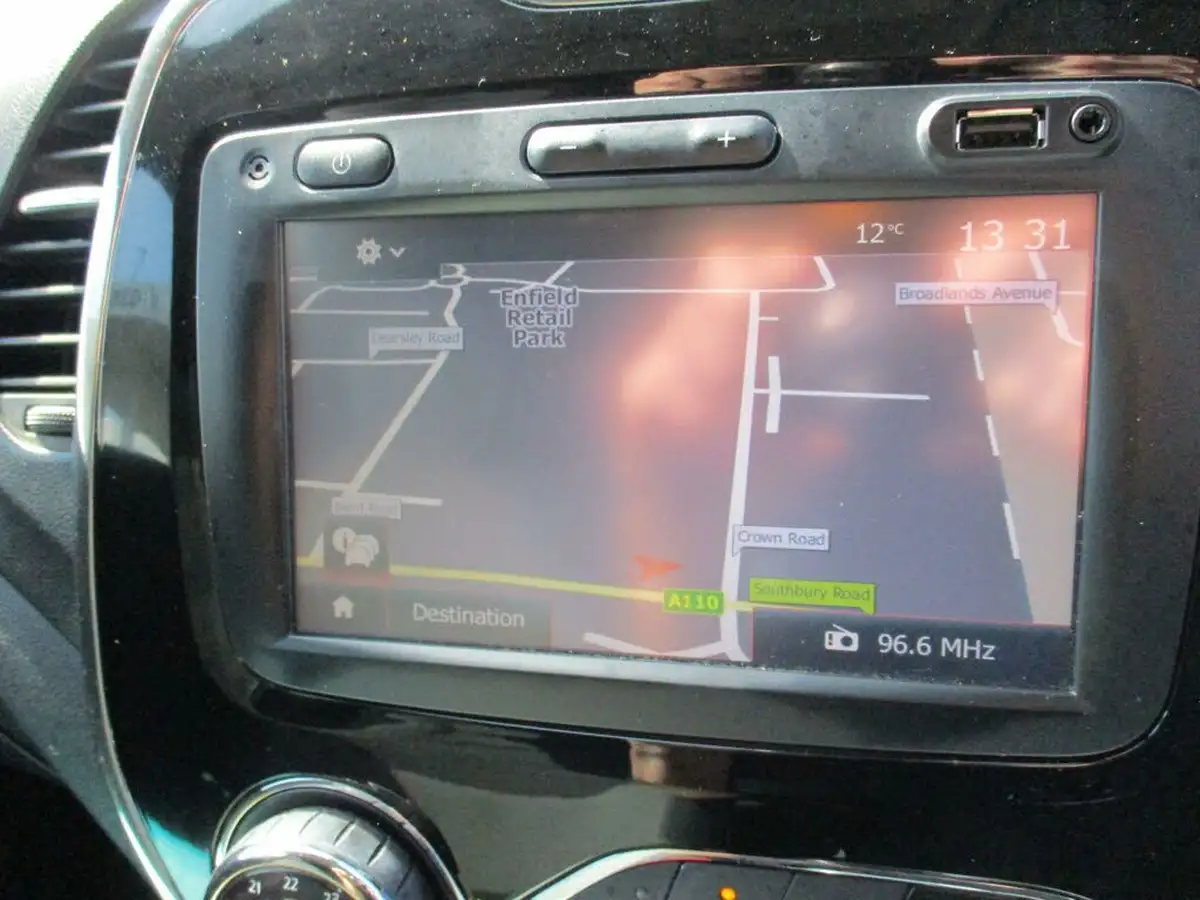 2017-renault-captur-12-tce-dynamique-s-nav-big-15