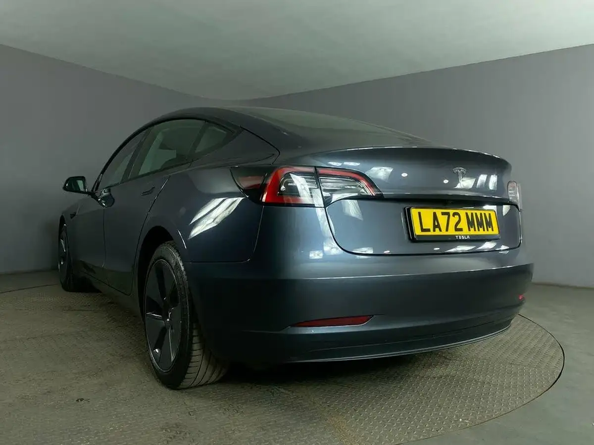 2022-tesla-model-3-e-rwd-big-13