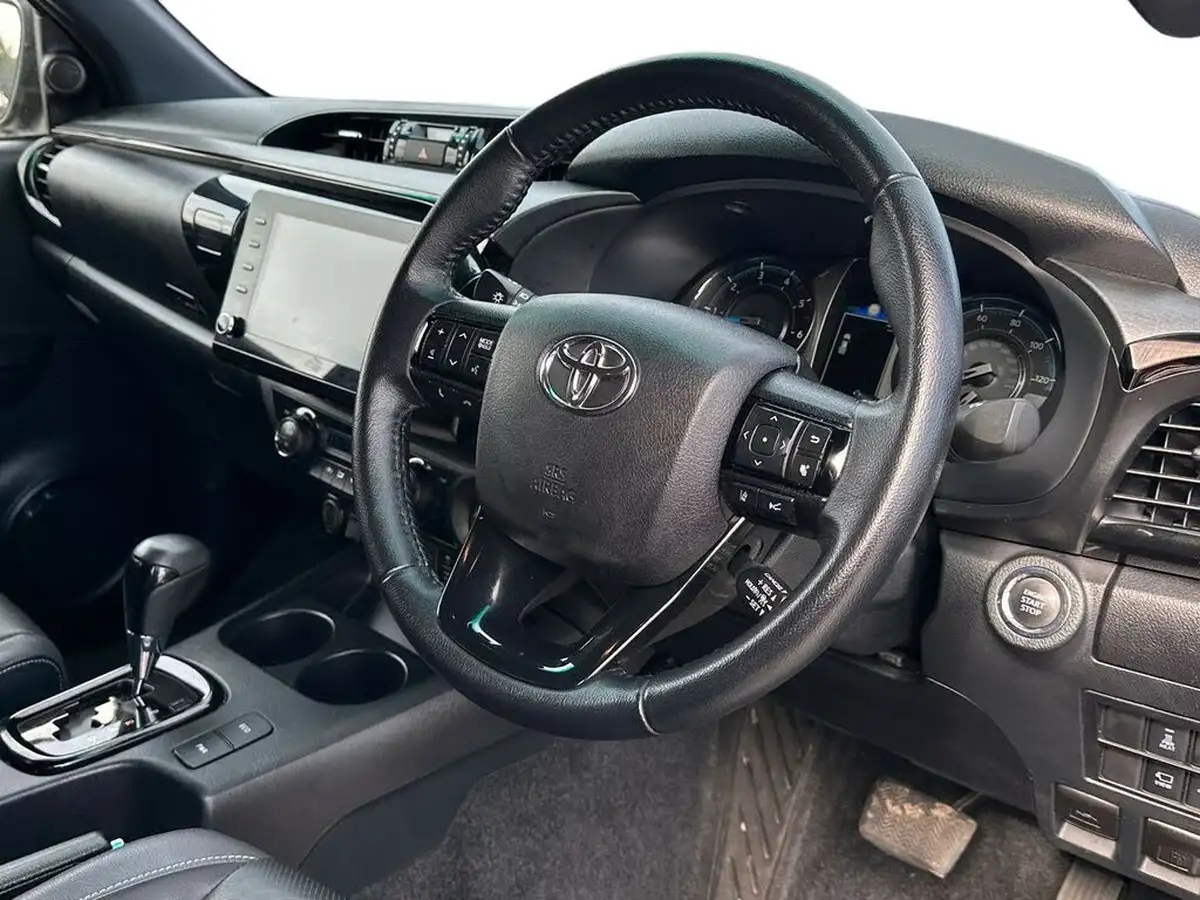 2023-toyota-hi-lux-28d-4d-invincible-x-2754cc-auto-big-4