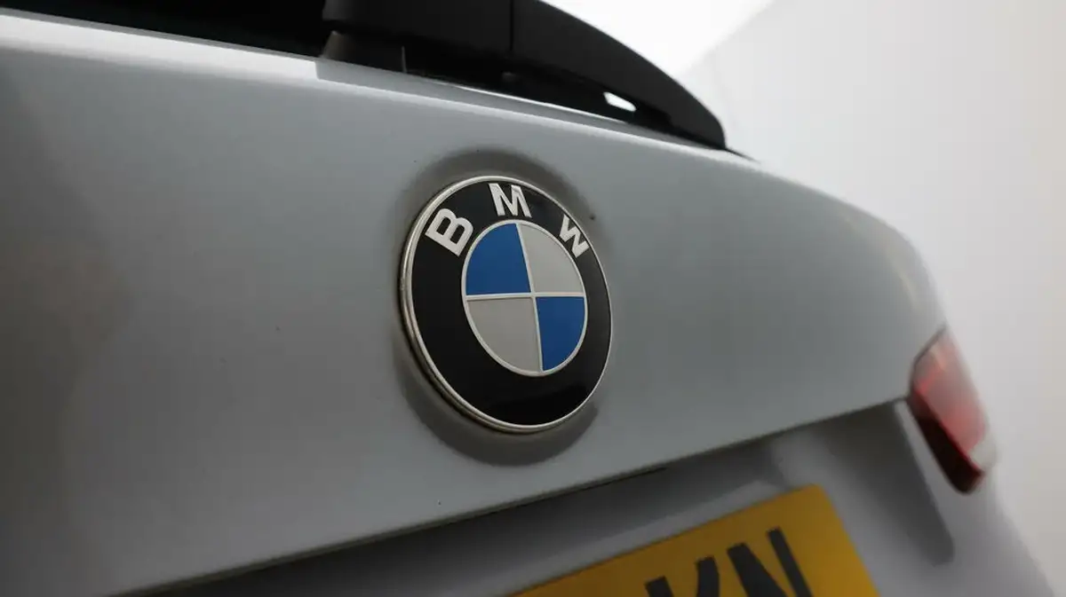 2021-bmw-x1-15-sdrive18i-xline-big-22