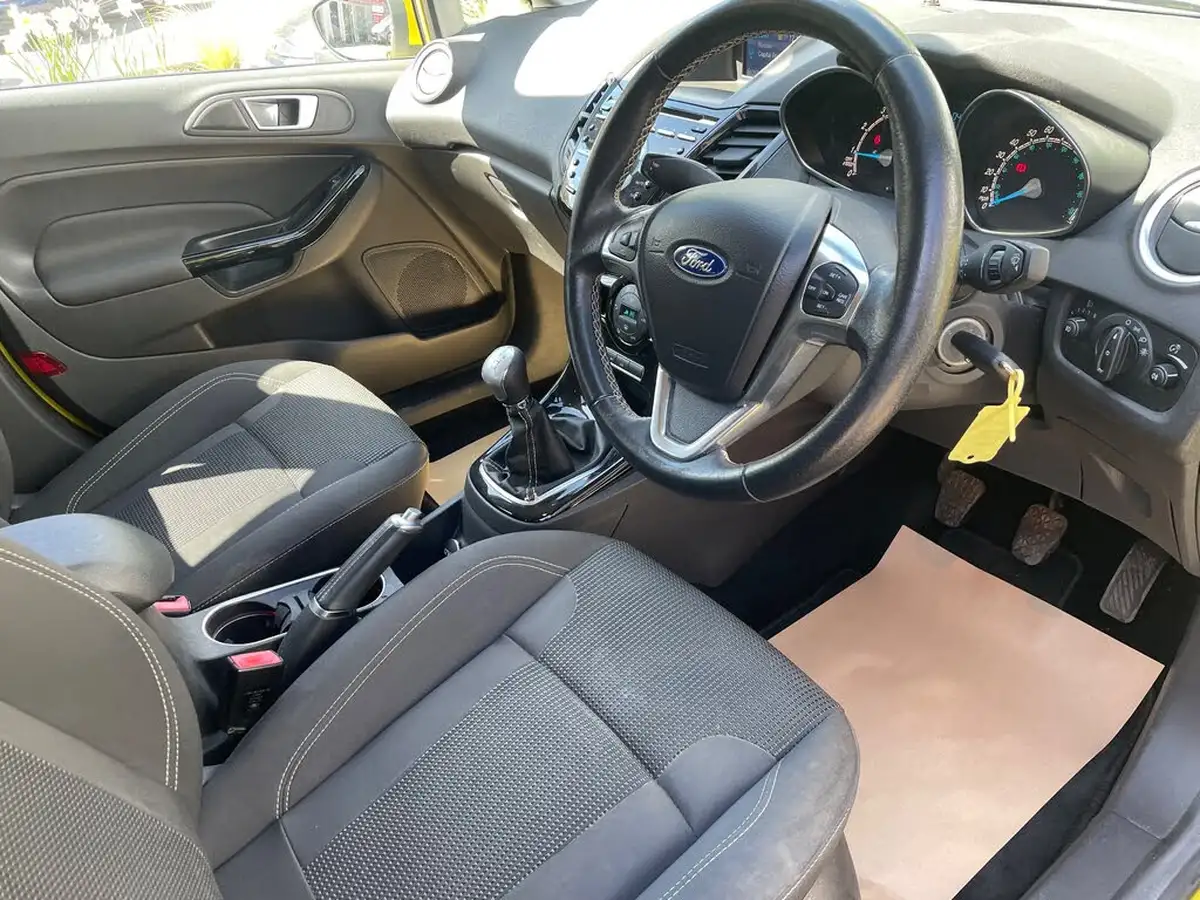 2016-ford-fiesta-10t-titanium-125ps-ecoboost-ss-5d-big-13