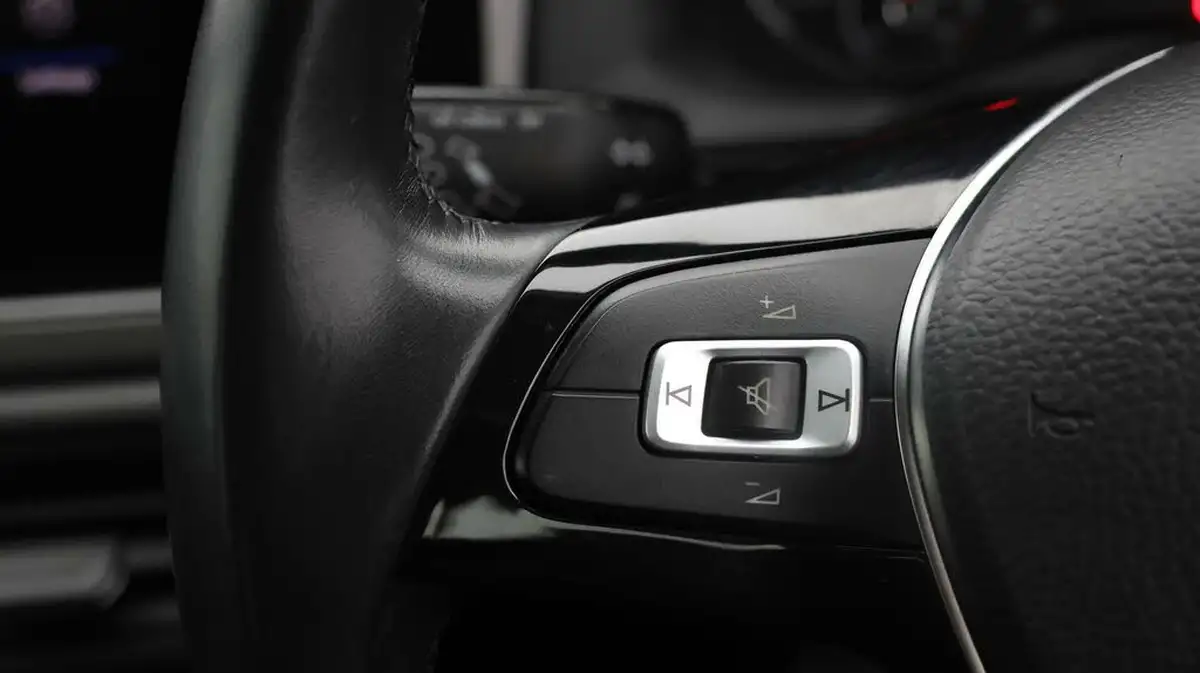 2018-volkswagen-polo-10-tsi-se-big-20