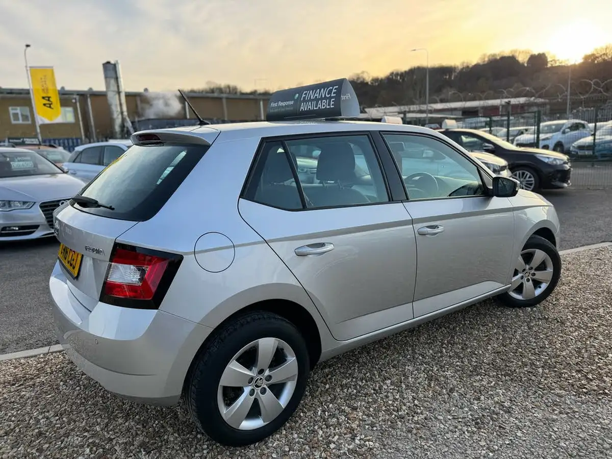 2016-skoda-fabia-12-tsi-se-109ps-hatchback-big-3